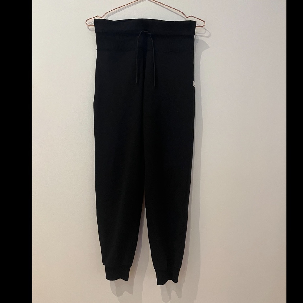 Vuori black drawstring leggings